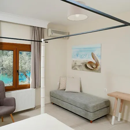 Victoria Suites *